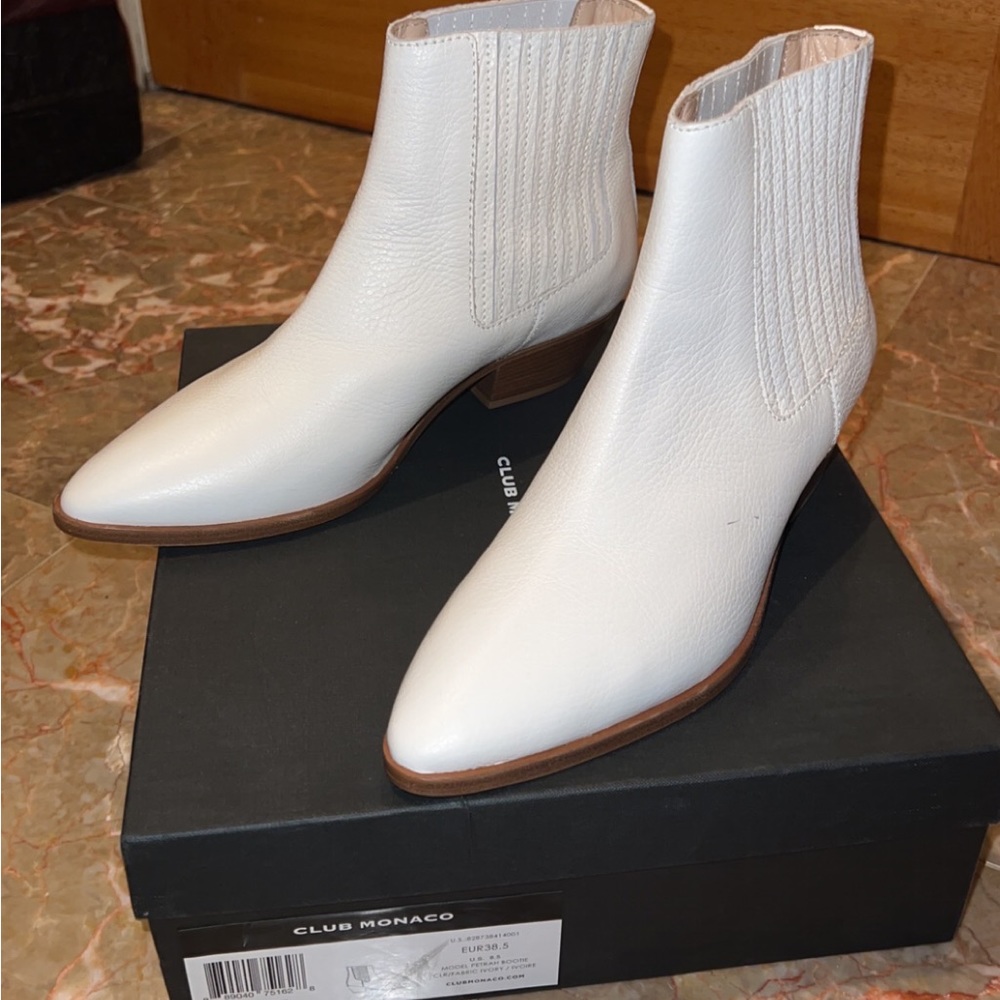 Club Mónaco white booties